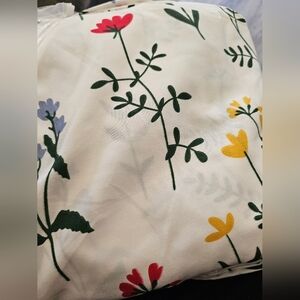 Queen fitted sheet/ 2 matching pillow cases